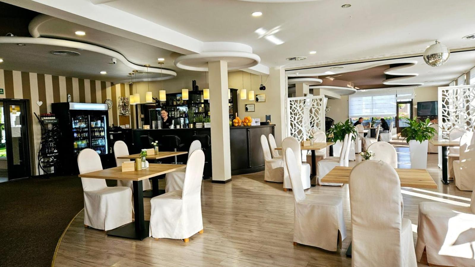 Hotel Ossowski 스바르체데즈 외부 사진