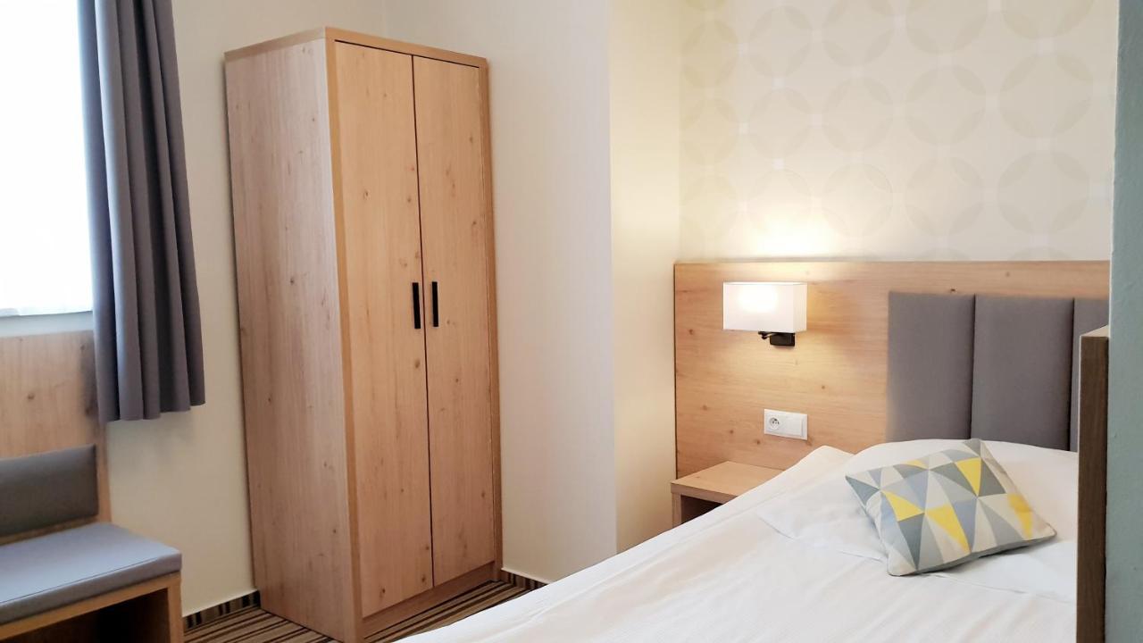 Hotel Ossowski 스바르체데즈 외부 사진